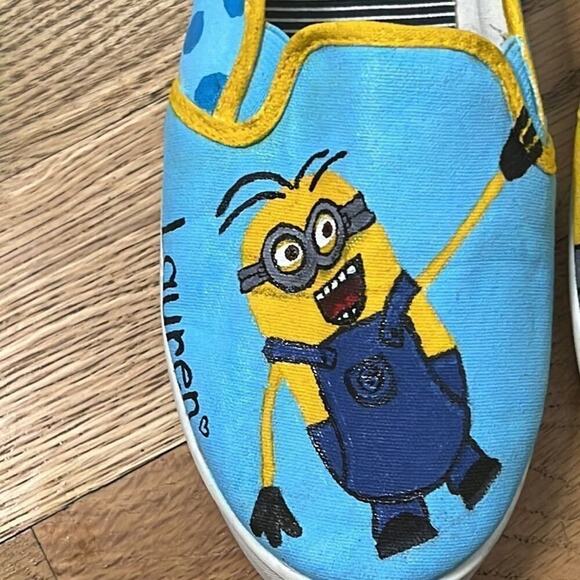 MINION PAINTED CANVAS SHOES SIZE 9 - Picture 4 of 5
